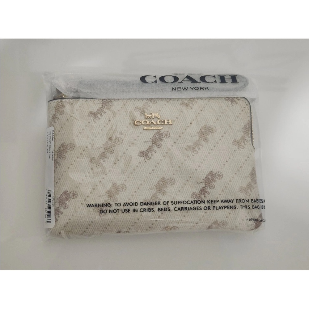 Coach Cream coach horse and carriage Wristlet Clutch nwt - Picture 7 of 8